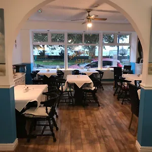 Shoreline Hotel