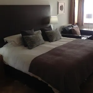 https://the-coach-house-hawarden.hotelsin-chester.com